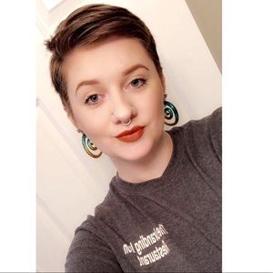 Meet your Posher, Alexis